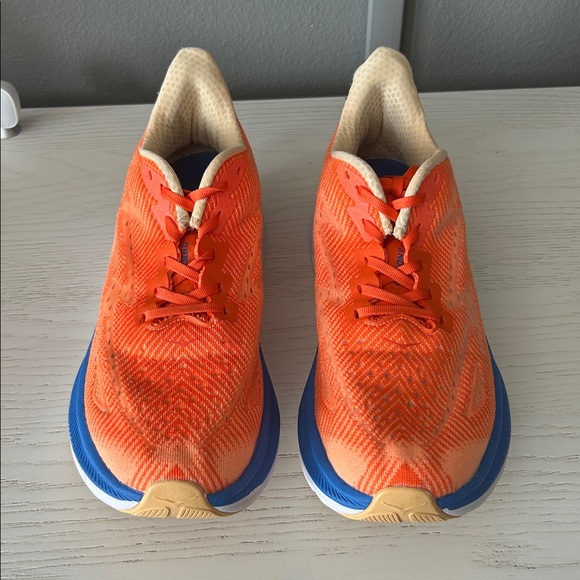 Hoka Men's Clifton 9 in the Vibrant Orange/Impala color 9.5 - Picture 4 of 8